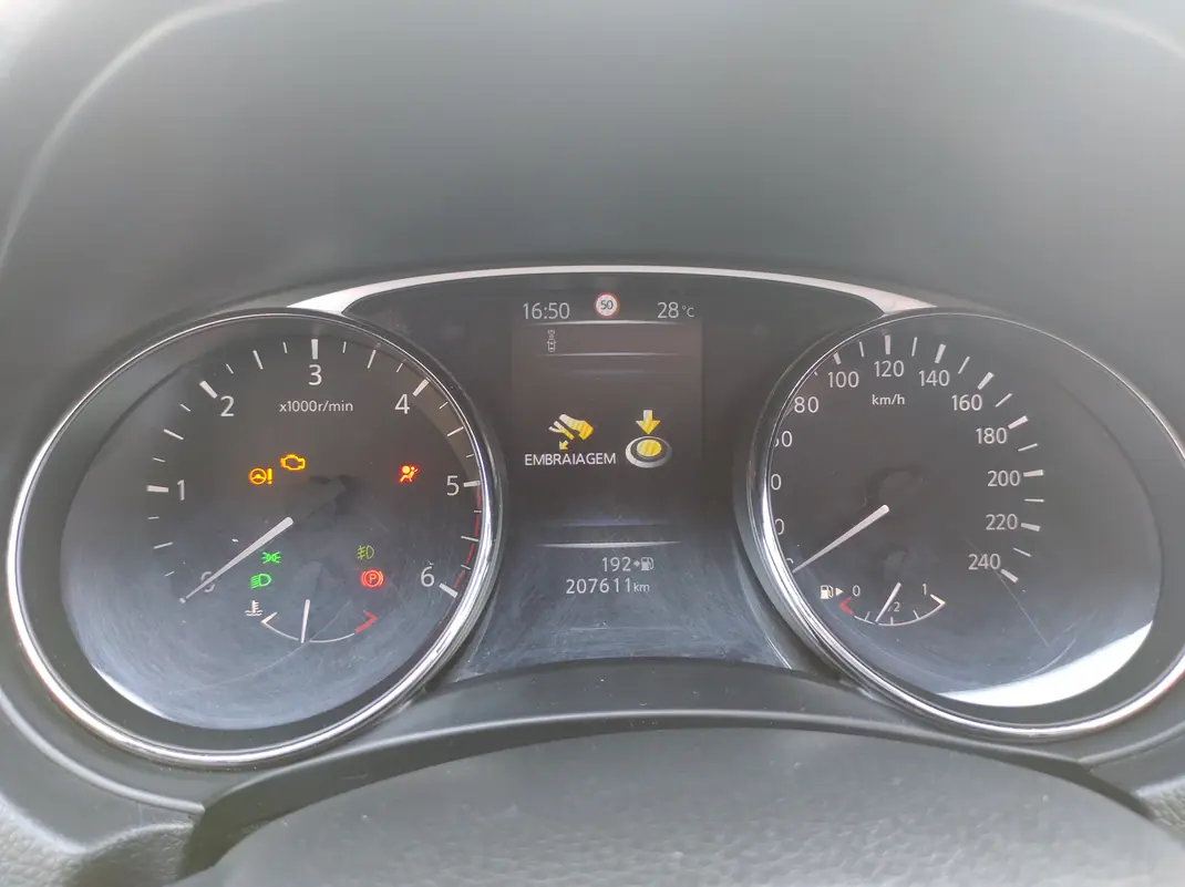 Nissan X-Trail 2016 - 13900 EUR, 207000 km - AUTO.MOTO.pt - 207000km - foto 13 de 15