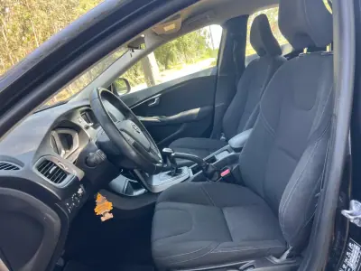 Volvo V40 2017 - 15900 EUR, 120000 km - AUTO.MOTO.pt - 120000km - foto 30 de 39
