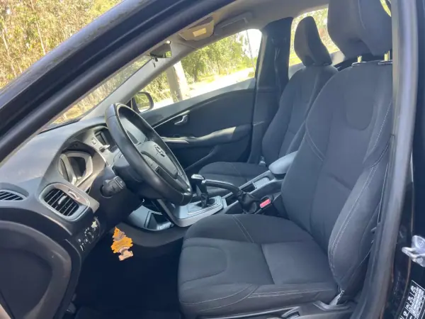 Volvo V40 2017 - 15900 EUR, 120000 km - AUTO.MOTO.pt - 120000km - foto 30 de 39