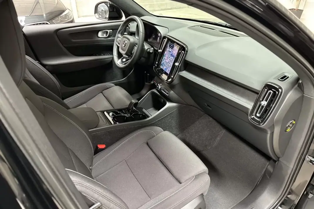 Volvo XC 40 2022 - 27950 EUR, 53768 km - AUTO.MOTO.pt - 53768km - foto 10 de 52