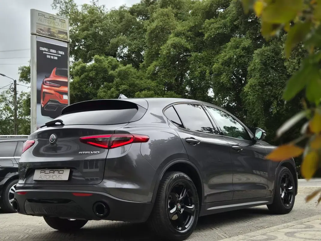 Alfa Romeo Stelvio 2017 - 19900 EUR, 183000 km - 183000km - foto 19 de 23