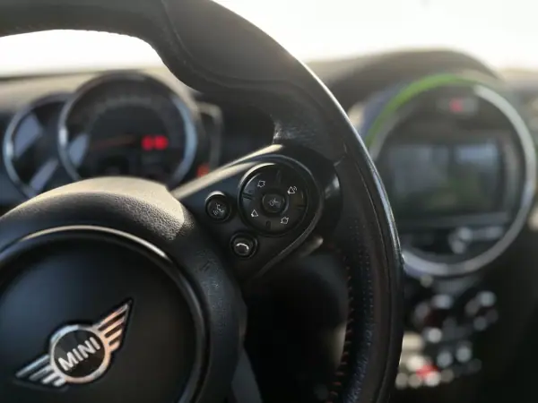 MINI 5 Portas 2019 - 15790 EUR, 179000 km - AUTO.MOTO.pt - 179000km - foto 26 de 39