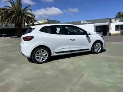 Renault Clio 2021 - 14990 EUR, 143100 km - AUTO.MOTO.pt - 143100km - foto 3 de 15