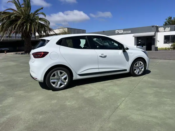 Renault Clio 2021 - 14990 EUR, 143100 km - AUTO.MOTO.pt - 143100km - foto 3 de 15
