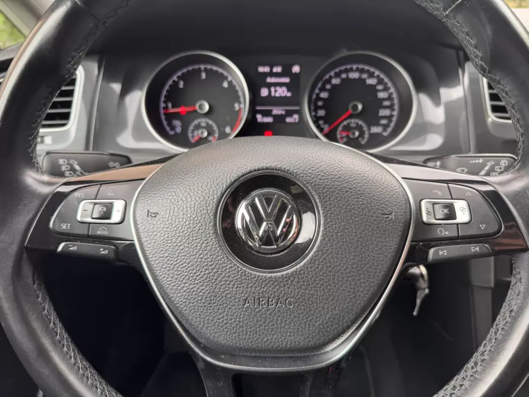 Volkswagen Golf Variant 2017 - 12900 EUR, 151000 km - AUTO.MOTO.pt - 151000km - foto 12 de 25