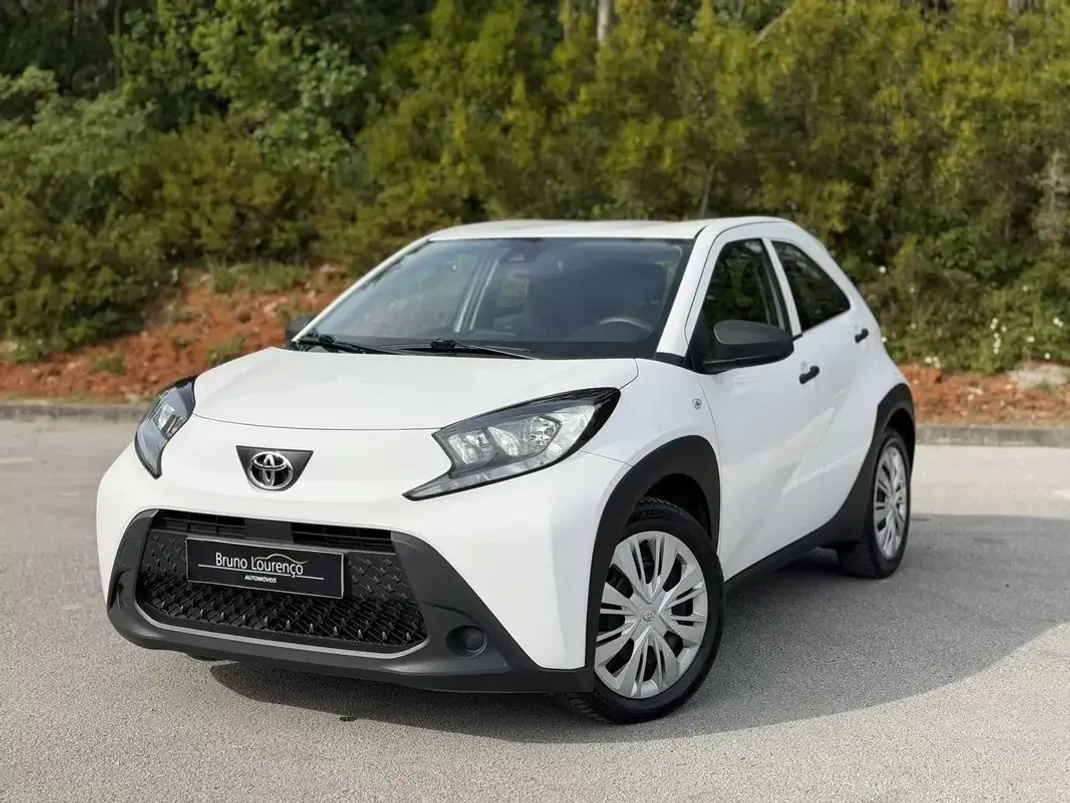 Toyota Aygo X 2023 - 13900 EUR, 102563 km - AUTO.MOTO.pt - 102563km - foto 1 de 16