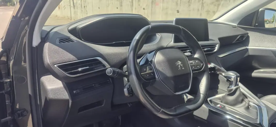 Peugeot 3008 2018 - 16950 EUR, 136000 km - 136000km - foto 11 de 28
