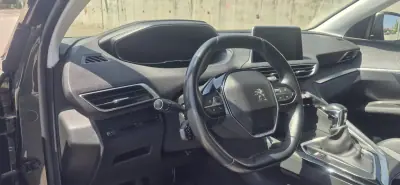 Peugeot 3008 2018 - 16950 EUR, 136000 km - AUTO.MOTO.pt - 136000km - foto 11 de 28