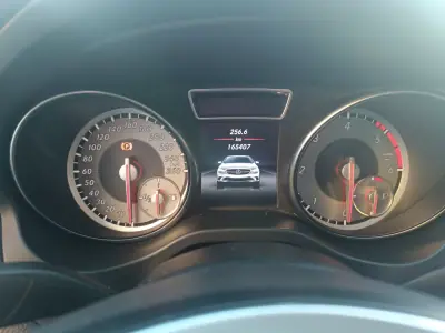 Mercedes-Benz CLA 200 2013 - 16900 EUR, 165407 km - AUTO.MOTO.pt - 165407km - foto 14 de 23