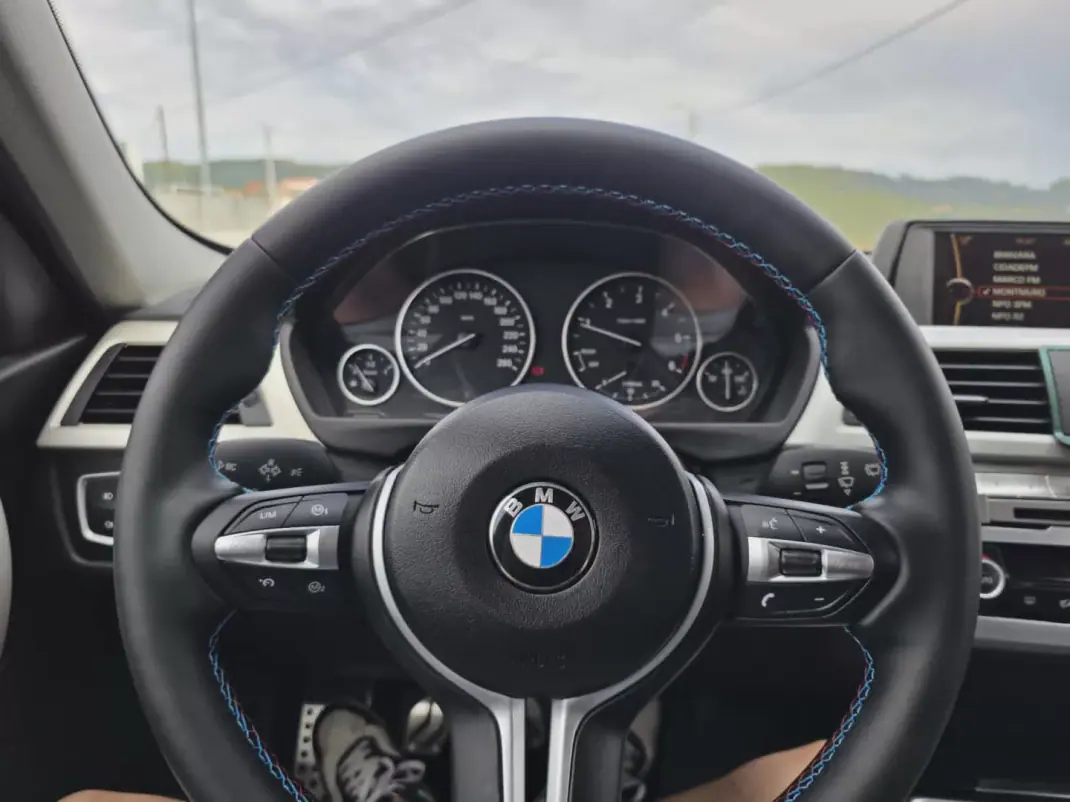 BMW 318 2014 - 14490 EUR, 220000 km - AUTO.MOTO.pt - 220000km - foto 4 de 16