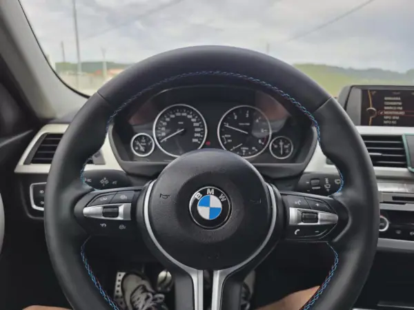 BMW 318 2014 - 14490 EUR, 220000 km - AUTO.MOTO.pt - 220000km - foto 4 de 16
