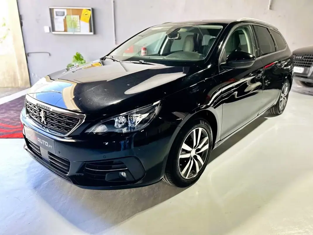 Peugeot 308 SW 2018 - 11500 EUR, 155853 km - AUTO.MOTO.pt - 155853km - foto 1 de 38