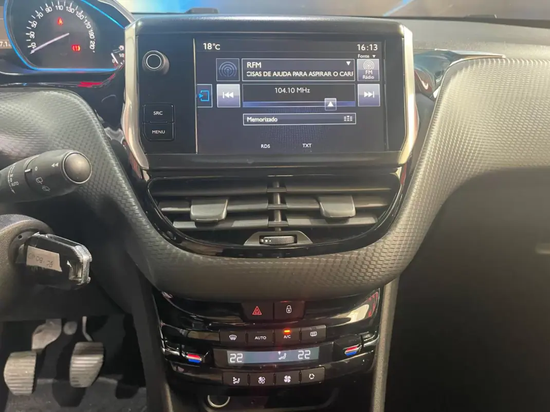 Peugeot 2008 2015 - 8500 EUR, 166000 km - AUTO.MOTO.pt - 166000km - foto 37 de 44