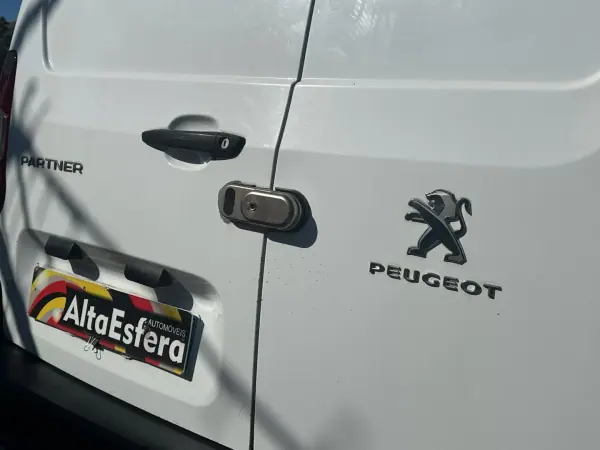 Peugeot Partner 2019 - 13900 EUR, 180422 km - AUTO.MOTO.pt - 180422km - foto 6 de 28
