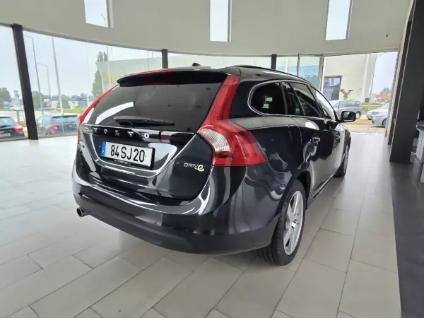Volvo V60 2012 - 7990 EUR, 222113 km - AUTO.MOTO.pt - 222113km - foto 6 de 11