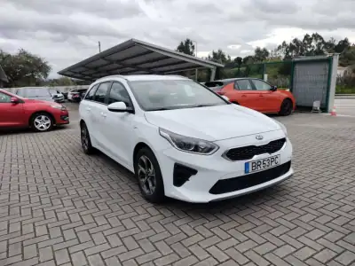 Kia Ceed SW 2020 - 15500 EUR, 58500 km - AUTO.MOTO.pt - 58500km - foto 4 de 26