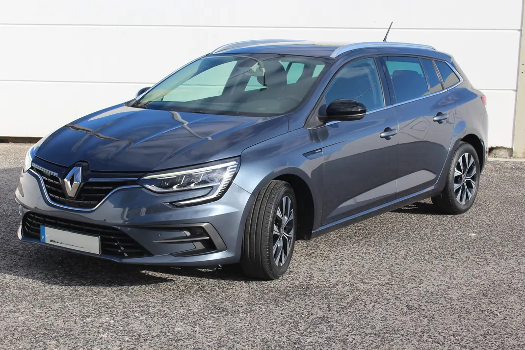 Renault Mégane Sport Tourer 2021 - 14490 EUR, 95250 km - AUTO.MOTO.pt - 95250km - foto 1 de 10