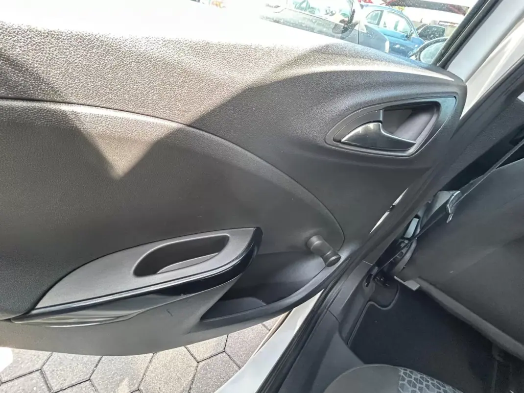 Opel Corsa 2015 - 10950 EUR, 112127 km - AUTO.MOTO.pt - 112127km - foto 16 de 20