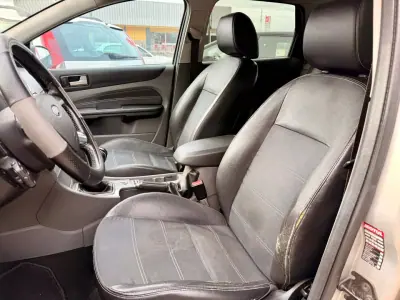 Ford Focus SW 2010 - 7990 EUR, 256850 km - AUTO.MOTO.pt - 256850km - foto 6 de 8