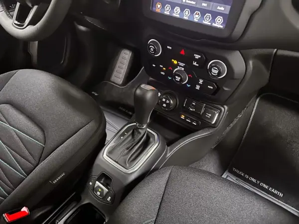 Jeep Renegade 2022 - 23950 EUR, 10796 km - AUTO.MOTO.pt - 10796km - foto 28 de 37