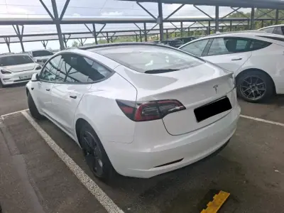 Tesla Model 3 2023 — foto 3 de 6