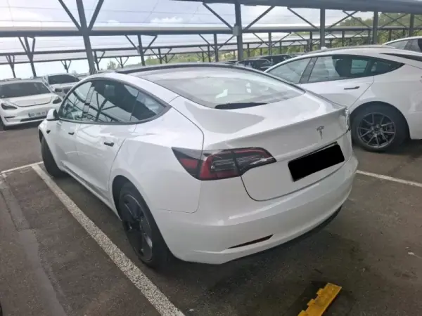 Tesla Model 3 2023 — foto 3 de 6