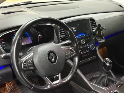 Renault Talisman Sport Tourer 2016 - 10250 EUR, 228000 km - AUTO.MOTO.pt - 228000km - foto 9 de 23