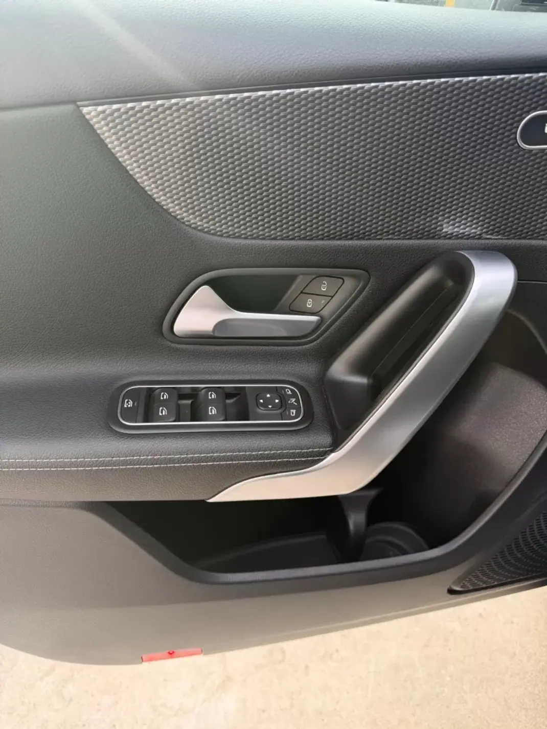 Mercedes-Benz A 180 2019 - 24950 EUR, 116000 km - AUTO.MOTO.pt - 116000km - foto 24 de 34