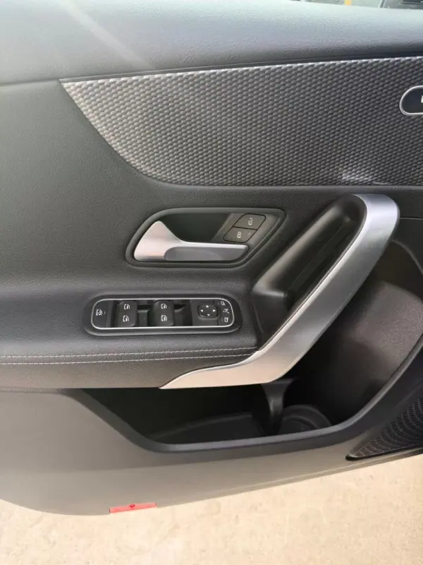 Mercedes-Benz A 180 2019 - 23990 EUR, 116000 km - AUTO.MOTO.pt - 116000km - foto 24 de 34