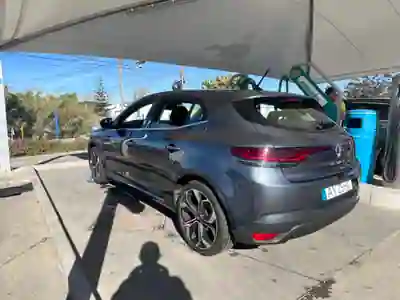 Renault Mégane 2021 - 17490 EUR, 92 km - AUTO.MOTO.pt - 92km - foto 4 de 5