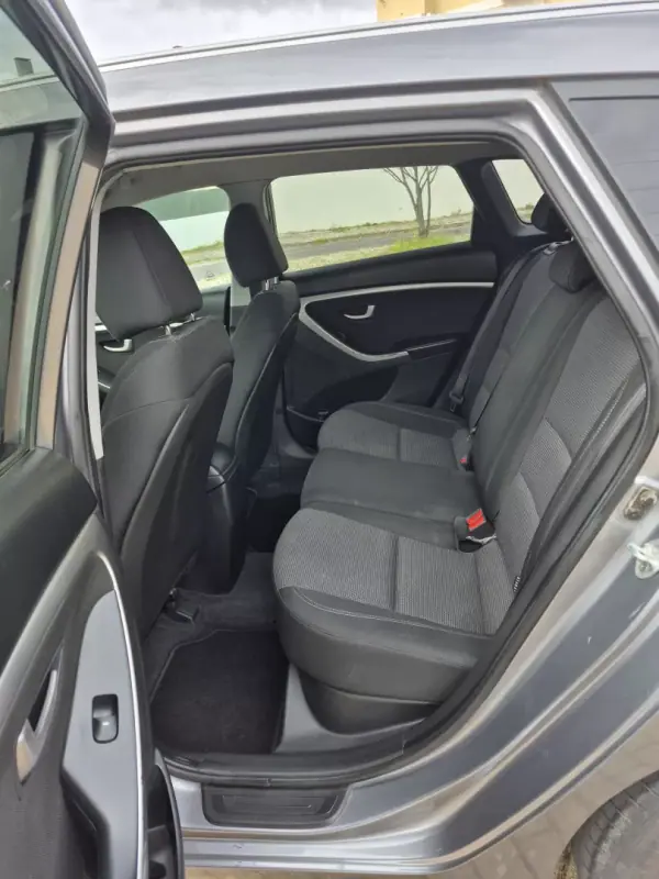 Hyundai i30 SW 2013 - 6890 EUR, 200850 km - AUTO.MOTO.pt - 200850km - foto 14 de 19