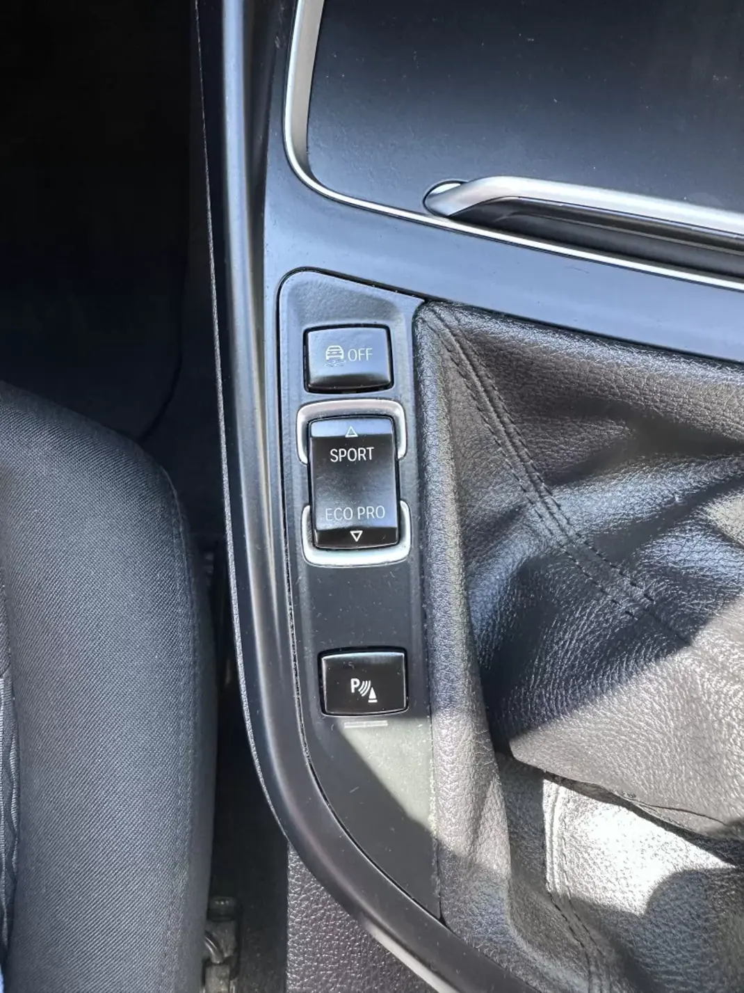 BMW 116 2017 - 14900 EUR, 240000 km - AUTO.MOTO.pt - 240000km - foto 28 de 39