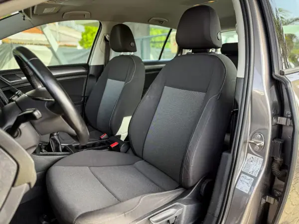 Volkswagen Golf 2015 - 13800 EUR, 124900 km - AUTO.MOTO.pt - 124900km - foto 7 de 12