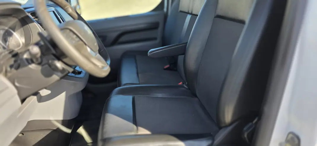 Peugeot 2019 - 16900 EUR, 130000 km - AUTO.MOTO.pt - 130000km - foto 8 de 11