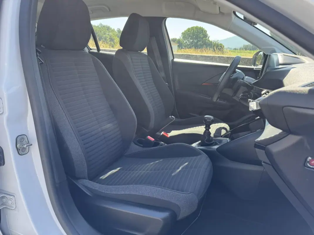 Peugeot 208 2023 - 14990 EUR, 140000 km - 140000km - foto 39 de 39