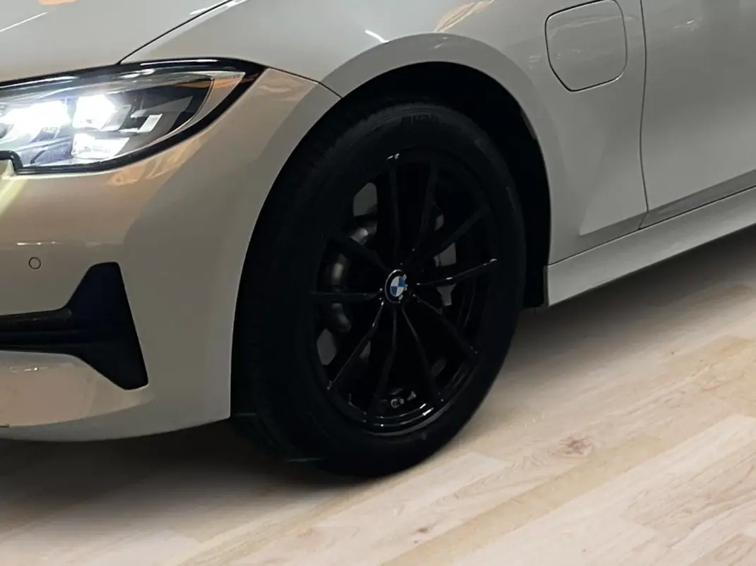 BMW 330e 2019 - 23950 EUR, 154443 km - 154443km - foto 6 de 20