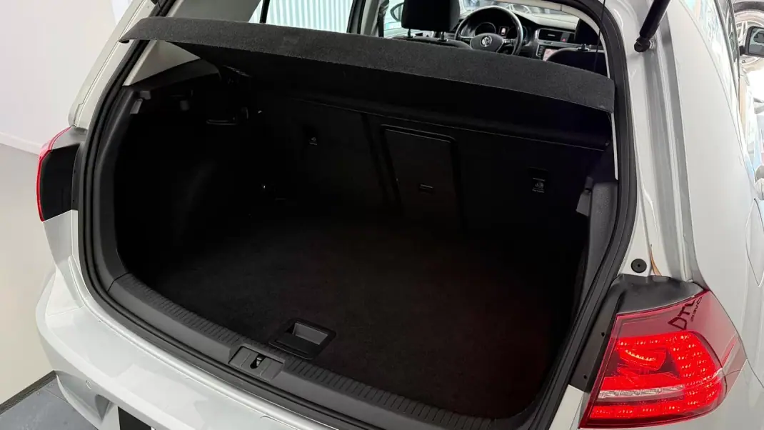 Volkswagen e-Golf 2019 - 16490 EUR, 74201 km - 74201km - foto 11 de 27