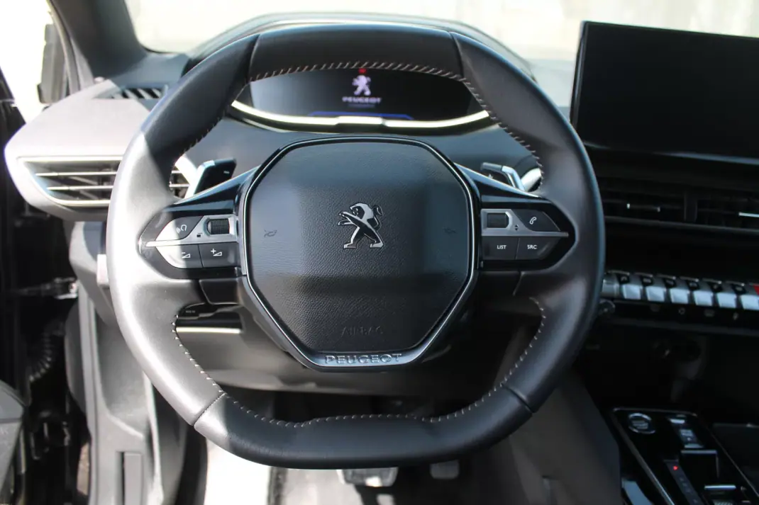 Peugeot 3008 2024 - 27480 EUR, 21284 km - 21284km - foto 14 de 17