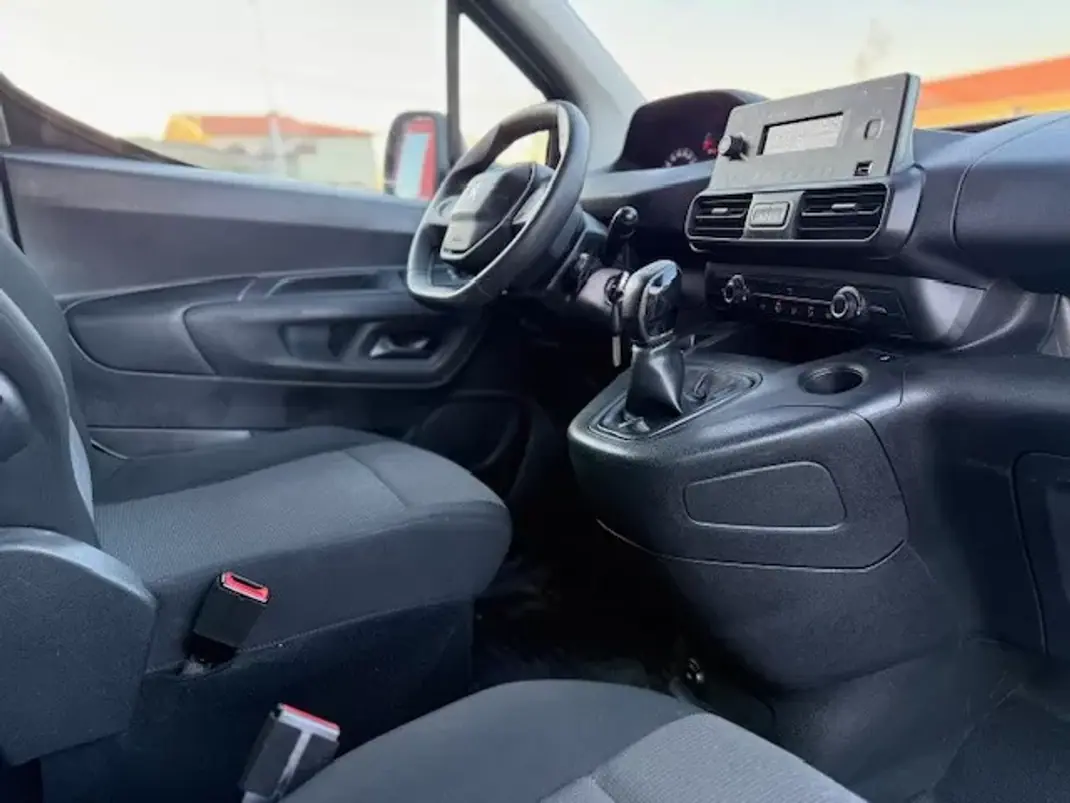 Peugeot PARTNER 1.5 HDI PRO LONGA L2H1 2020 - 11900 EUR, 177000 km - AUTO.MOTO.pt - 177000km - foto 10 de 14