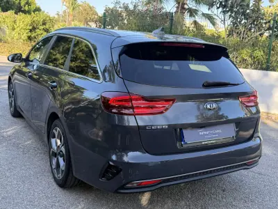 Kia Ceed SW 2018 - 12999 EUR, 120000 km - AUTO.MOTO.pt - 120000km - foto 8 de 17