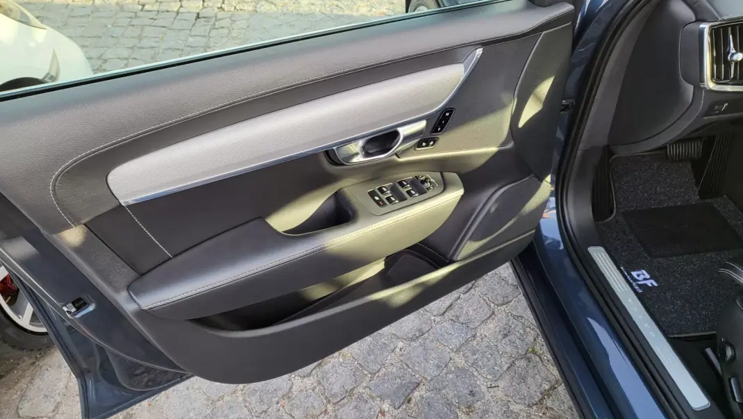 Volvo S90 2017 - 16900 EUR, 292100 km - 292100km - foto 27 de 44