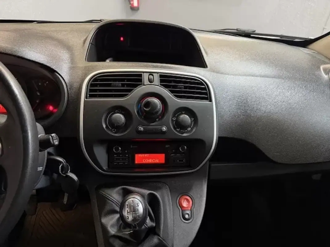 Renault Kangoo 2018 - 12250 EUR, 184400 km - AUTO.MOTO.pt - 184400km - foto 14 de 15