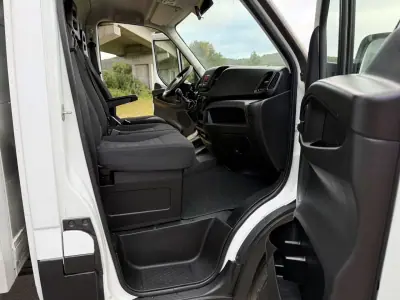Iveco DAILY 35-140 CONTENTOR E PLATAFORMA 2018 - 29990 EUR, 81000 km - AUTO.MOTO.pt - 81000km - foto 23 de 28