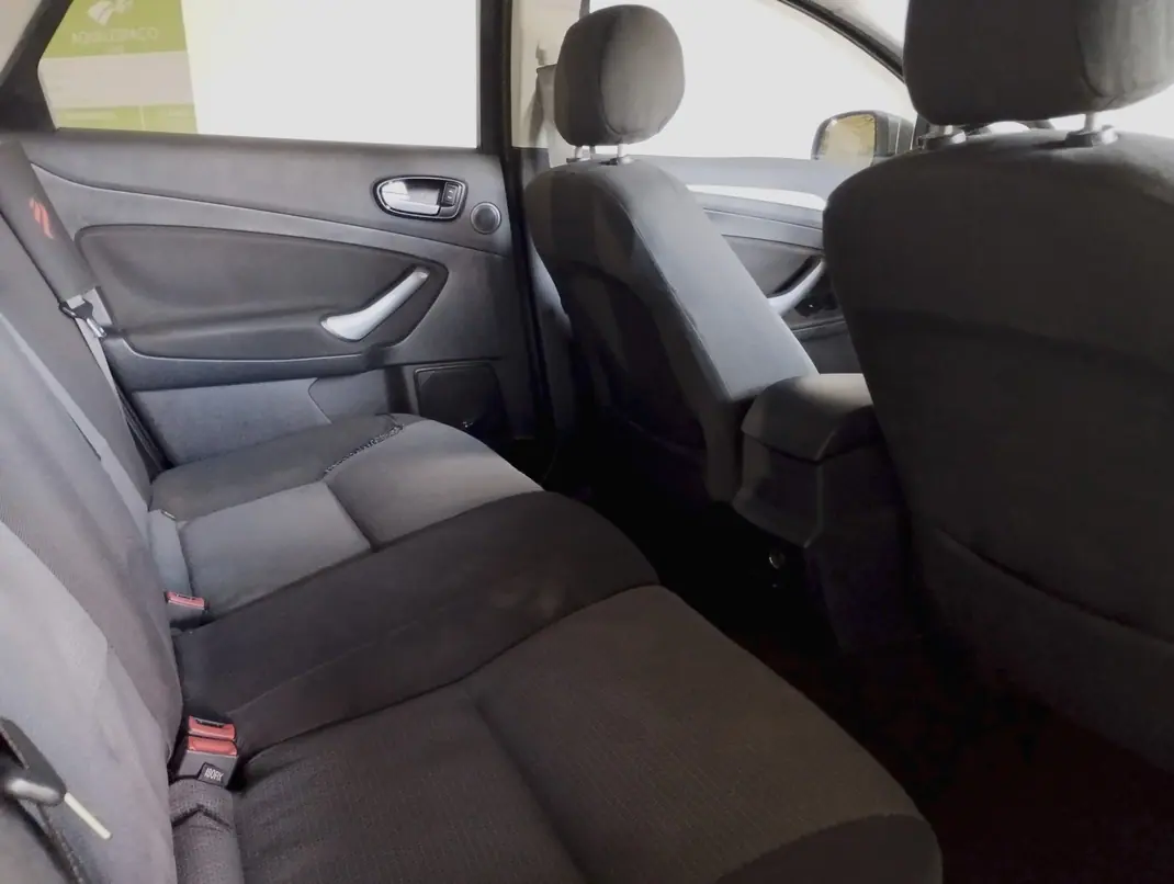 Ford Mondeo SW 2008 - 5990 EUR, 282500 km - AUTO.MOTO.pt - 282500km - foto 10 de 15