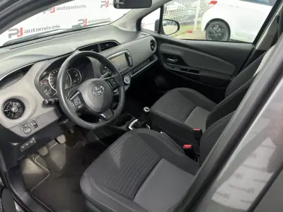 Toyota Yaris 2020 - 12990 EUR, 110000 km - AUTO.MOTO.pt - 110000km - foto 11 de 22
