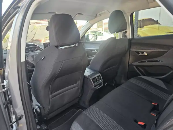 Peugeot 3008 2019 - 14900 EUR, 129000 km - AUTO.MOTO.pt - 129000km - foto 20 de 38