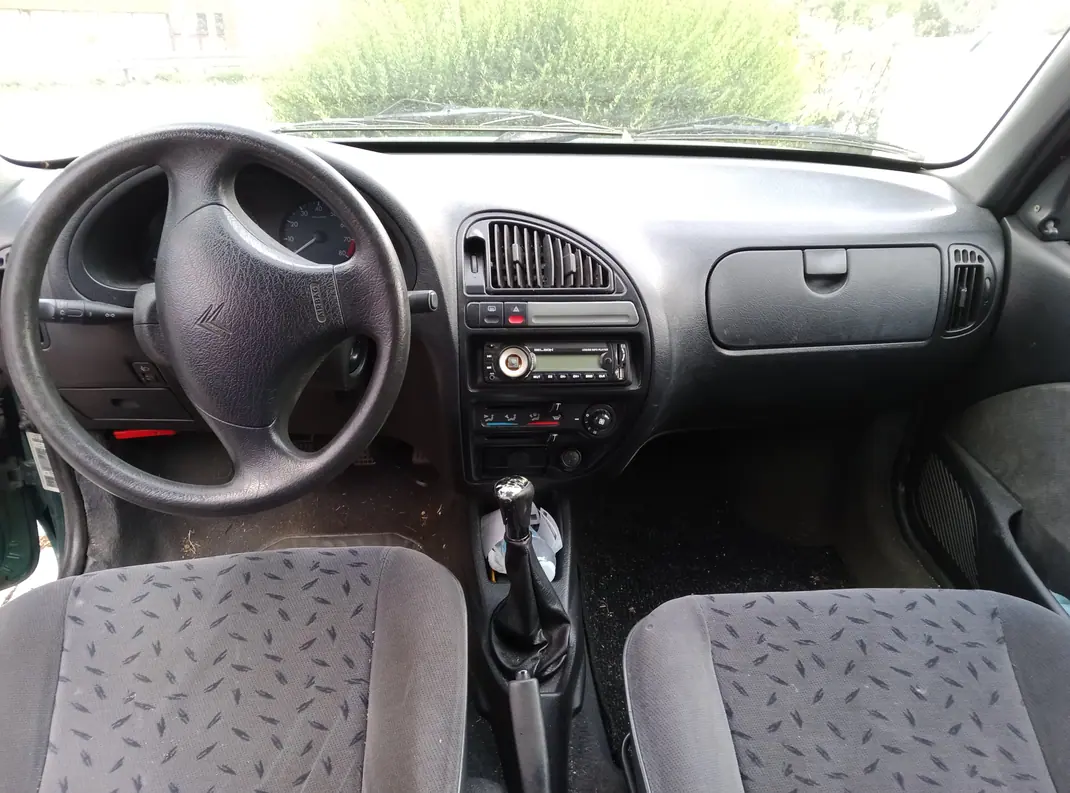Citroën Saxo 2000 - 1250 EUR, 223000 km - AUTO.MOTO.pt - 223000km - foto 4 de 5