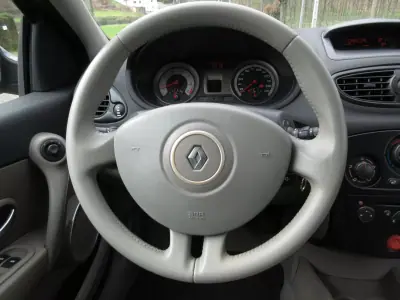Renault Clio 2006 - 3990 EUR, 249000 km - AUTO.MOTO.pt - 249000km - foto 34 de 38