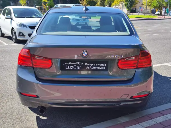 BMW 320 2013 - 14980 EUR, 161500 km - AUTO.MOTO.pt - 161500km - foto 9 de 38