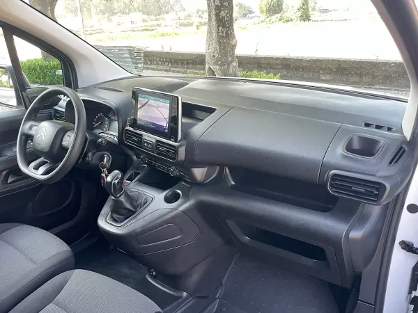 Citroën Berlingo 2021 - 12300 EUR, 118000 km - AUTO.MOTO.pt - 118000km - foto 22 de 38